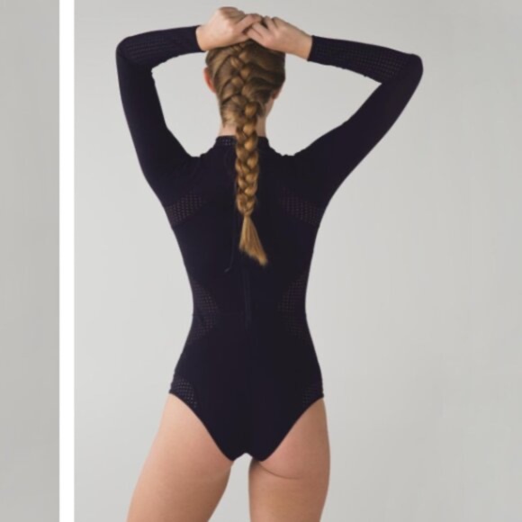 Lululemon Long Sleeved One-Piece Reversible Paddle Swimsuit size 4 -like new - Picture 2 of 16